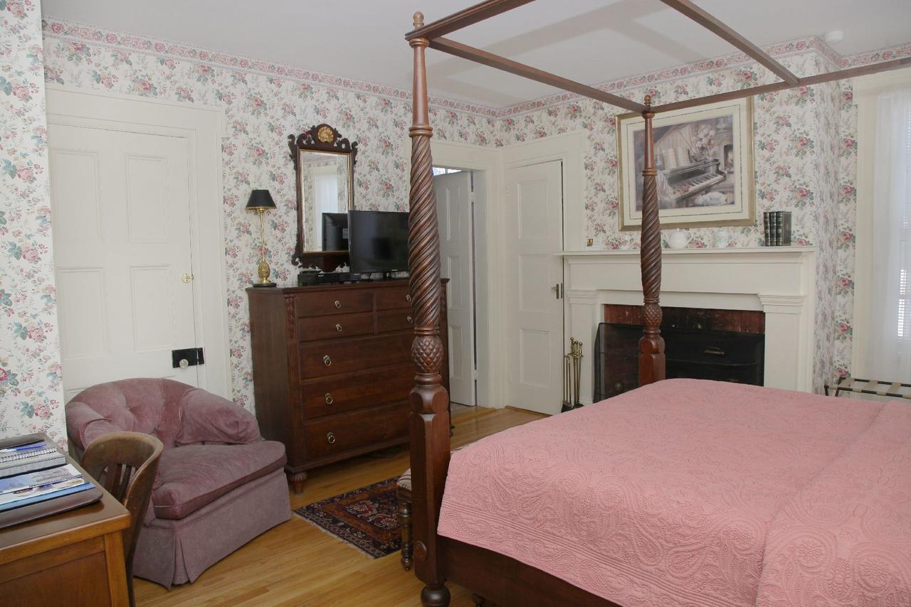 Bykenhulle House Bed And Breakfast Hopewell Junction Exterior photo